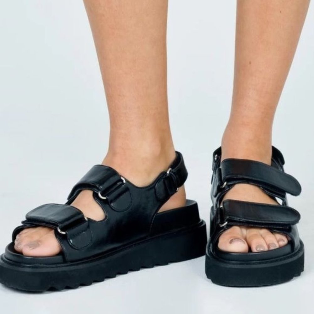 Princess Polly Rue Chunky Black Sandals Size 6